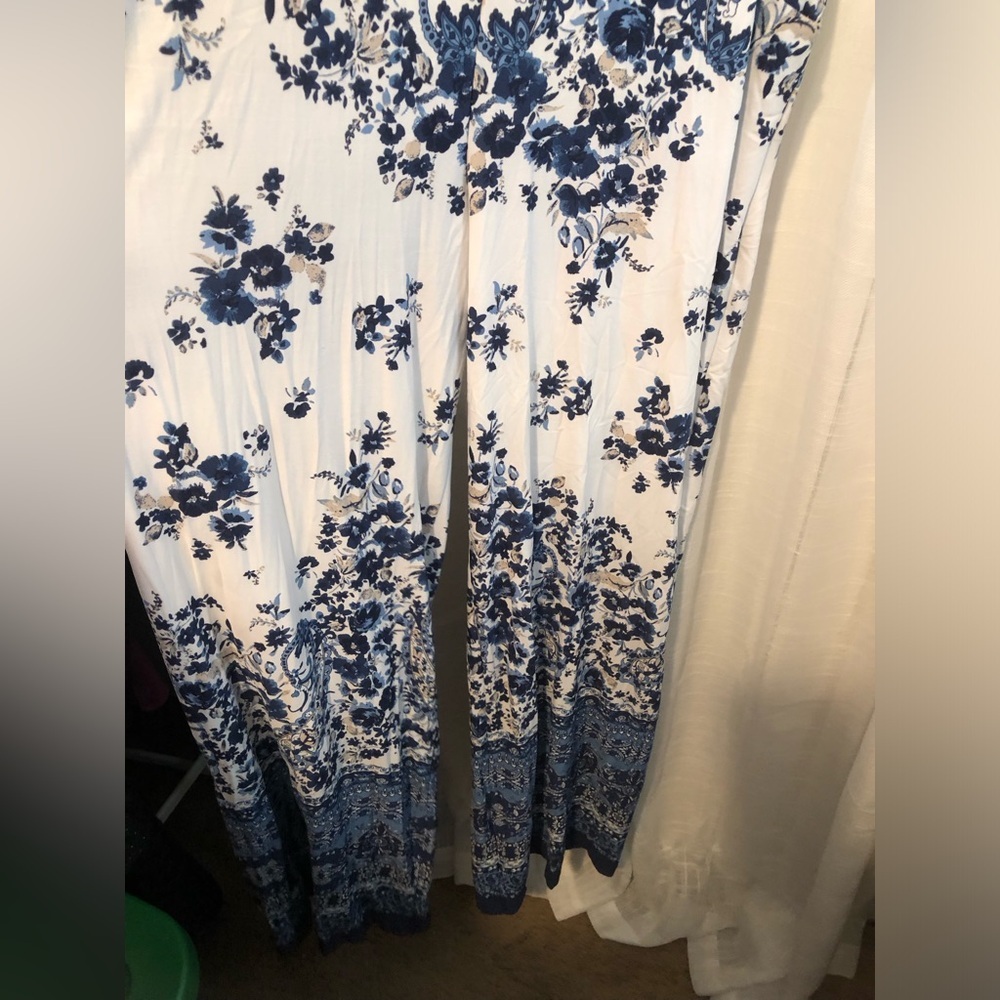 VENUS Blue and White Floral Jumpsuit 🦋💙🤍 M-L NWOT - Picture 9 of 11
